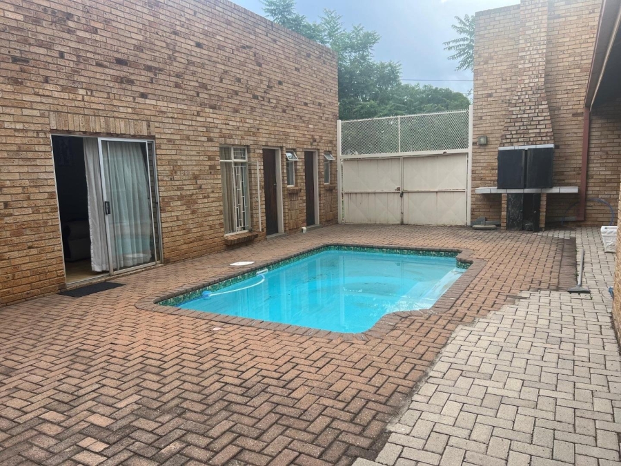 5 Bedroom Property for Sale in Potchefstroom South North West